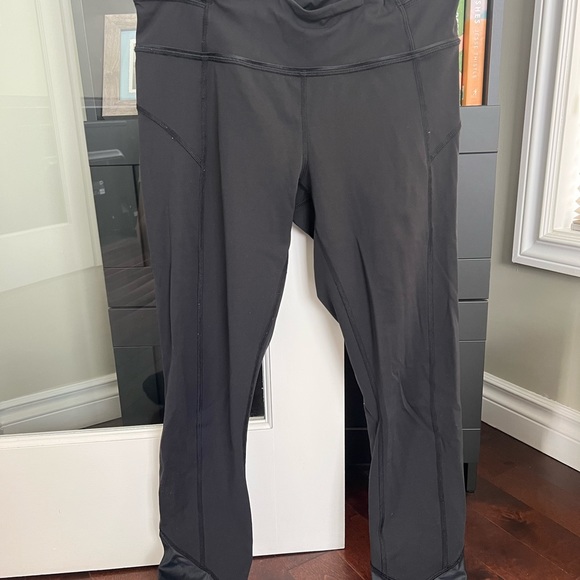 Gorgeous RARE lululemon pants - Picture 3 of 3